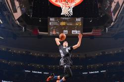 开云体育中国-东决关键战之夜，福登一手掌控比赛走势，巨星光芒照亮晋级之路