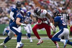 开云体育APP下载-当篮球场变成绿茵场，总决赛的战术博弈与身体风暴