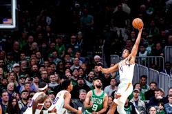 开云体育中国-活塞主场击败太阳，取得关键胜利