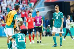 开云体育中国-荷兰队遭遇挑战，如何击败德国队夺得冠军？