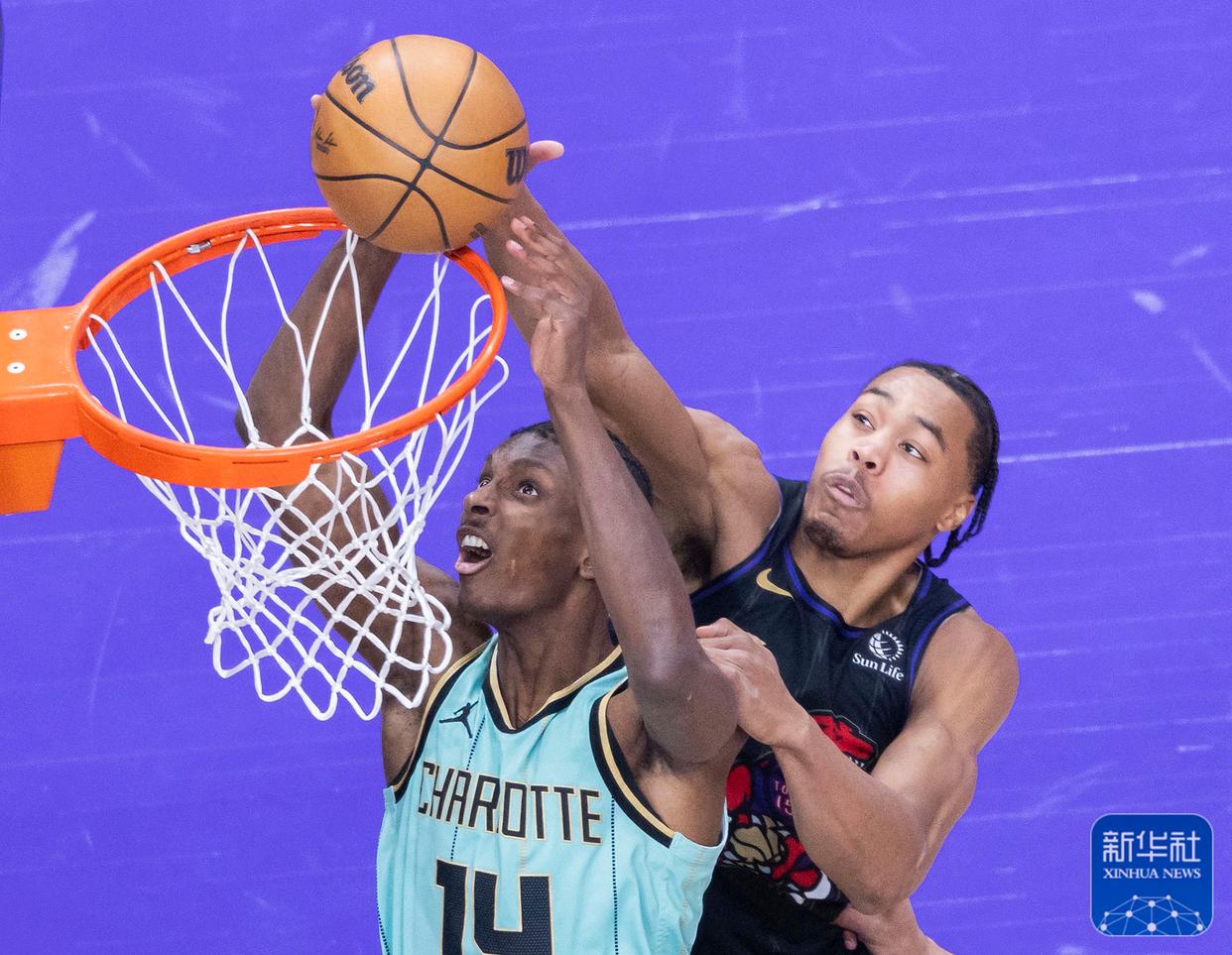 猛龙再胜骑士,取得季后赛2-0领先 猛龙再胜骑士,取得季后赛2-0领先