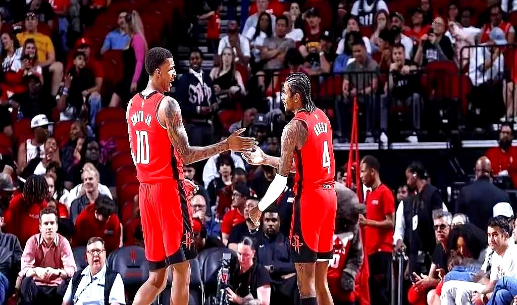 火箭队遭遇惨败，主教练大力调整阵容