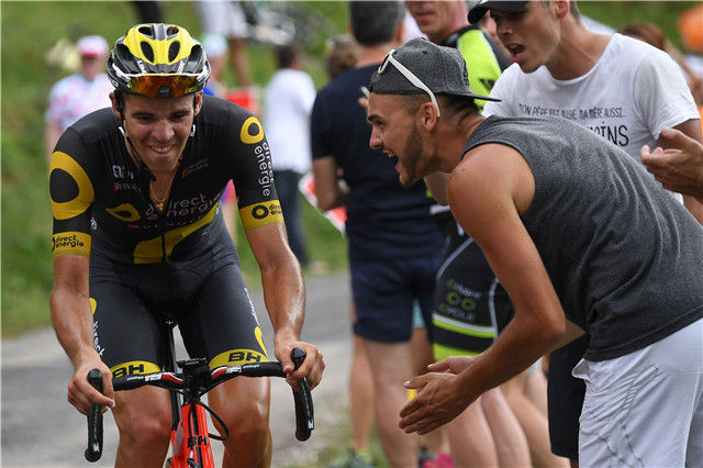 荷兰队遭遇挑战，如何击败德国队夺得冠军？