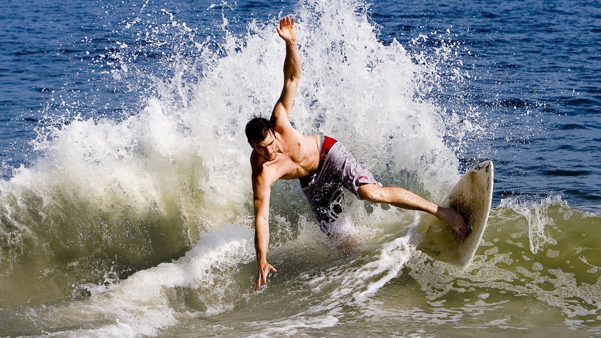 方尖碑与精神图腾,乌拉圭打穿巴黎,阿克在年度焦点之战完成使命