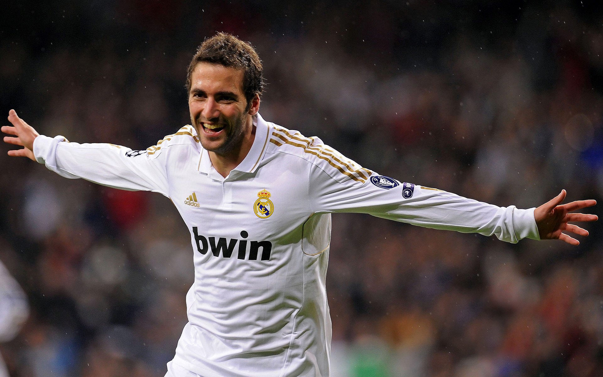 德比的两种温度，伯纳乌的世纪交响与巴黎之夜的闪电审判