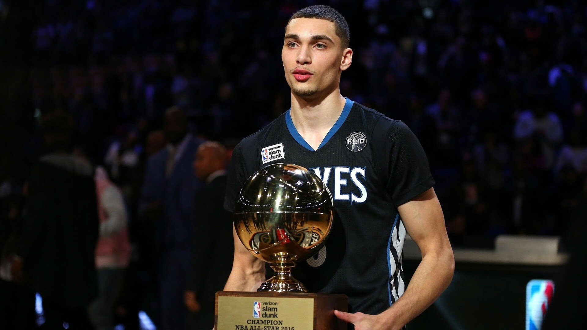 篮球的三个版本，雄鹿粉碎灰熊，库里在总决赛开辟新维度