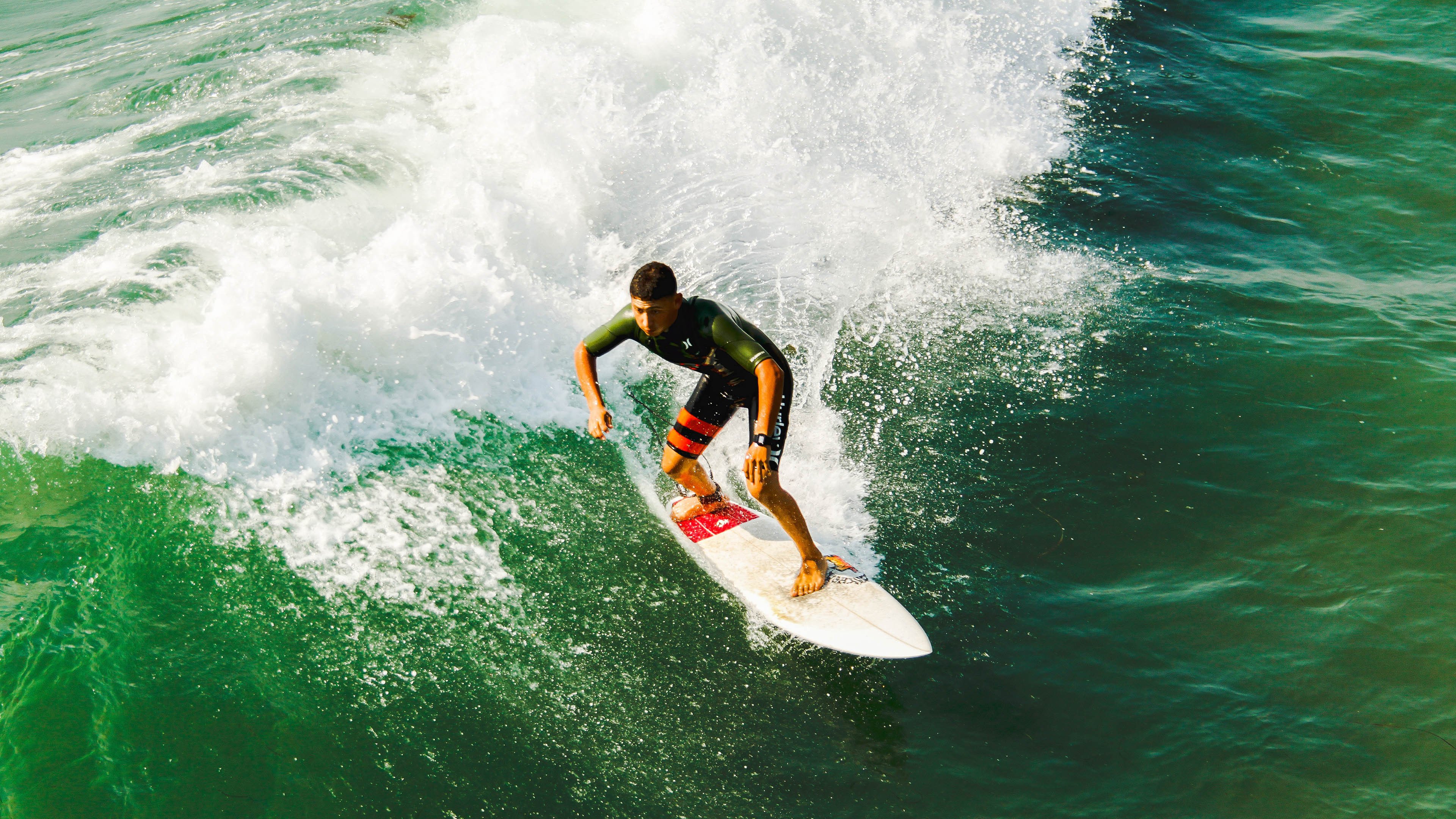 鏖战的艺术与灵光的纪录，现代足球的双重极限