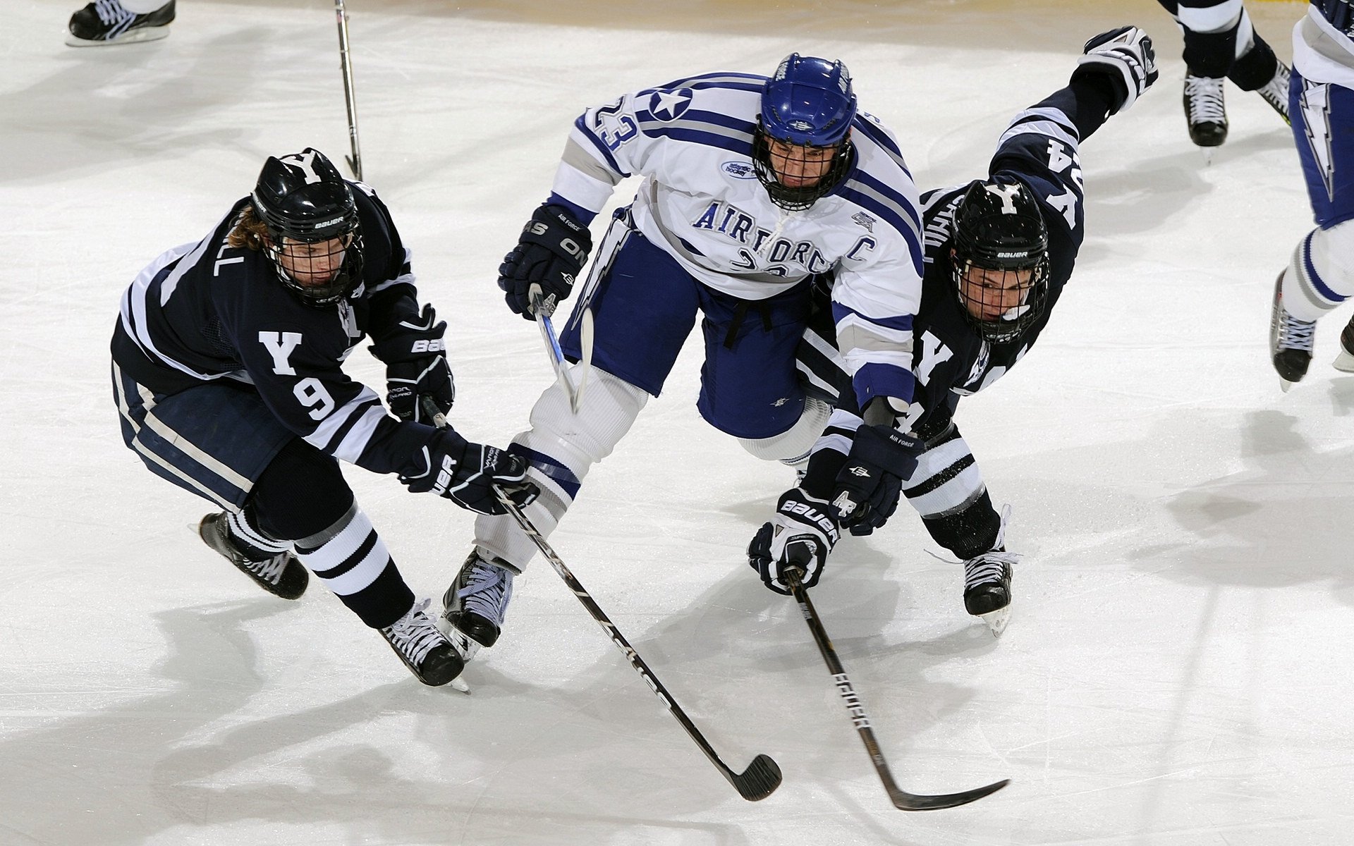 羽球史诗，亚洲之光撕裂欧洲铁幕，李梓嘉的怒吼点燃新时代
