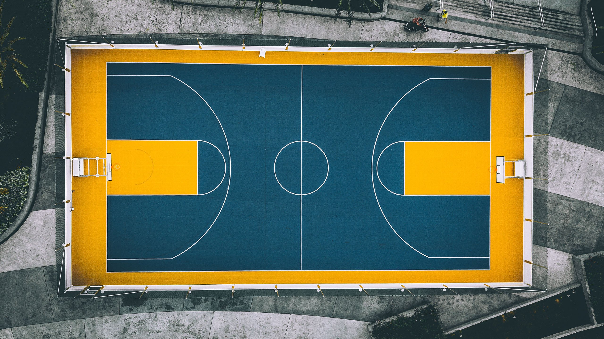 银石闪电,当马丁绿撕裂银箭银辉—周冠宇的指挥剑与阿斯顿·马丁的复仇交响曲